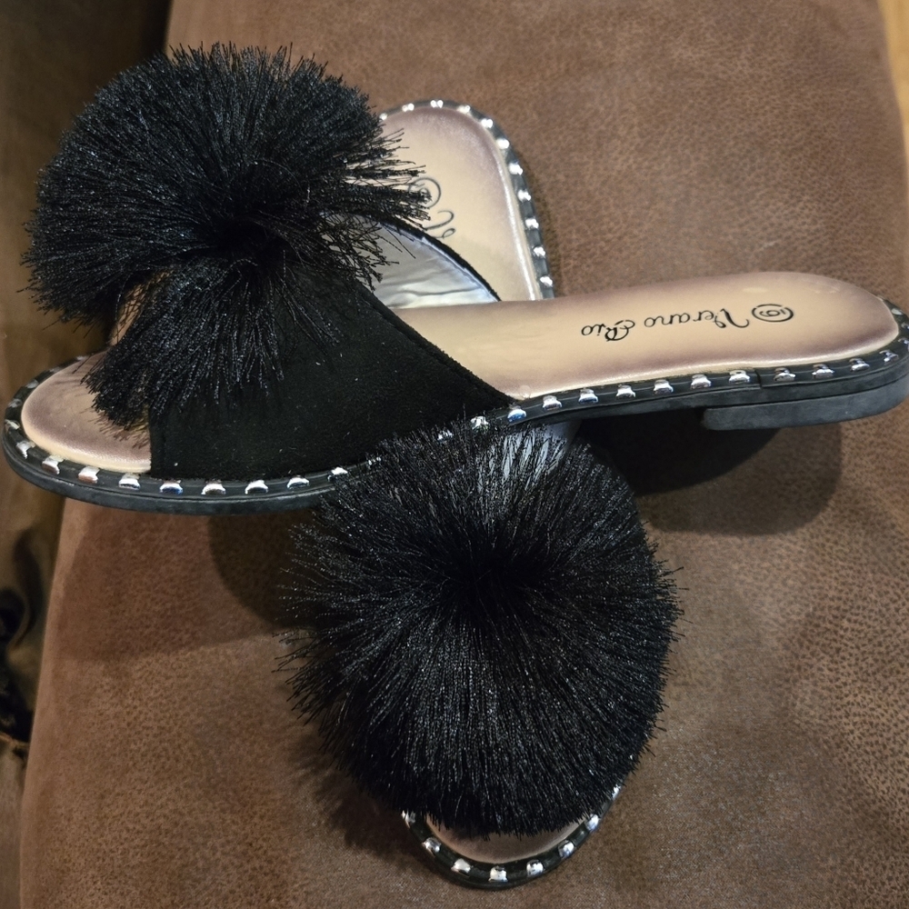 Verano Rio Black POM POM Mule/Sandals/Slippers/Slides NEW!!🖤🖤 - Picture 2 of 8